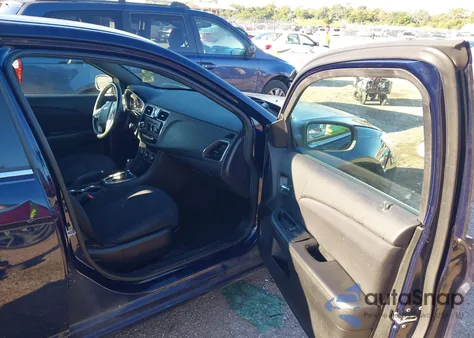 2013 Chrysler 200 Touring z USA, uszkodzony, nr VIN 1C3CCBBB3DN593297